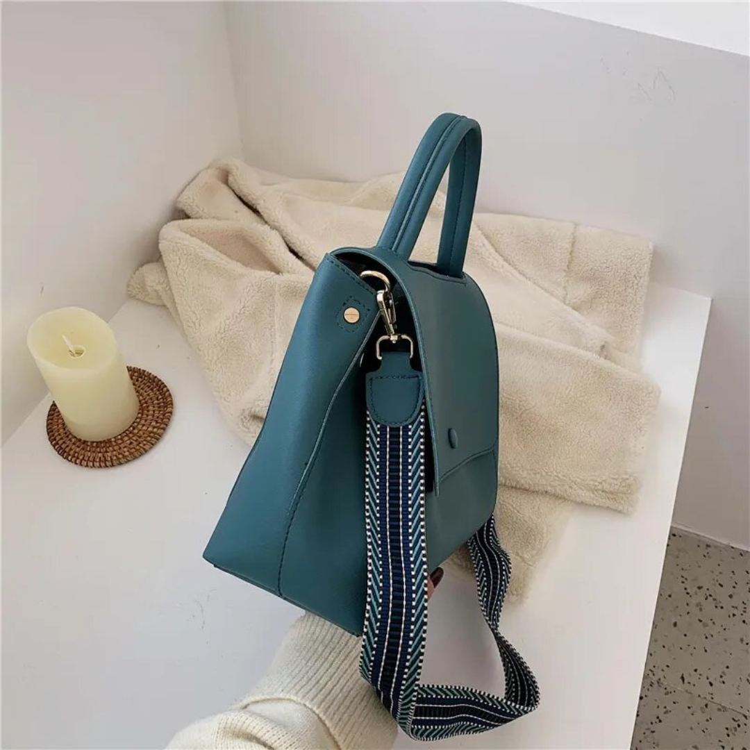 Karen Messenger - A Fashionable and Functional Shoulder Bag
