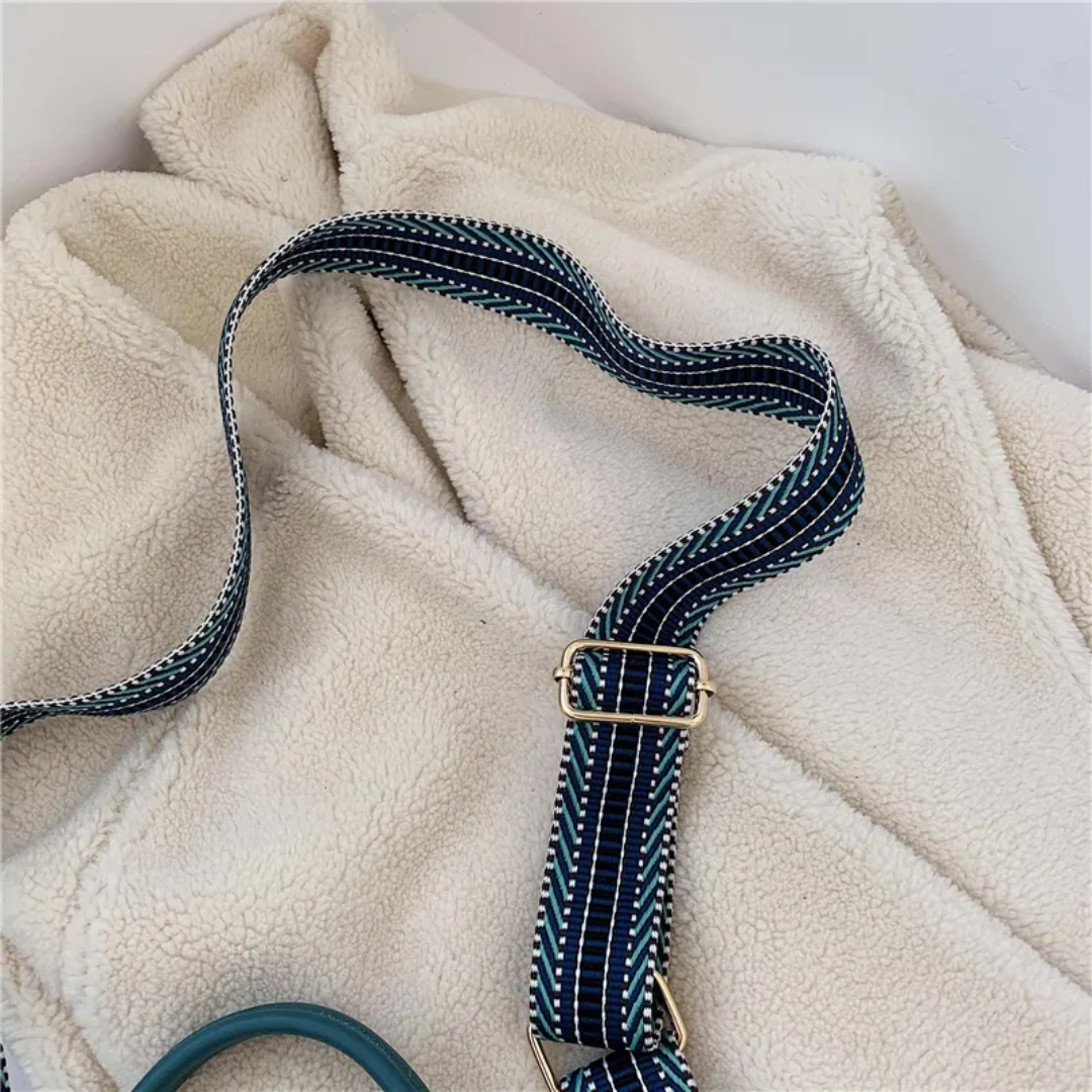 Karen Messenger - A Fashionable and Functional Shoulder Bag