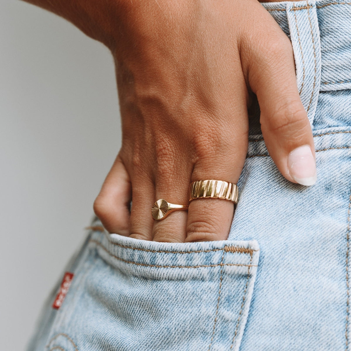 Telsora - Striking Sunlight Signet Ring